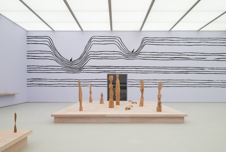 Η εντυπωσιακή βιβλιοθήκη σύγχρονης τέχνης που δημιούργησε η Chanel