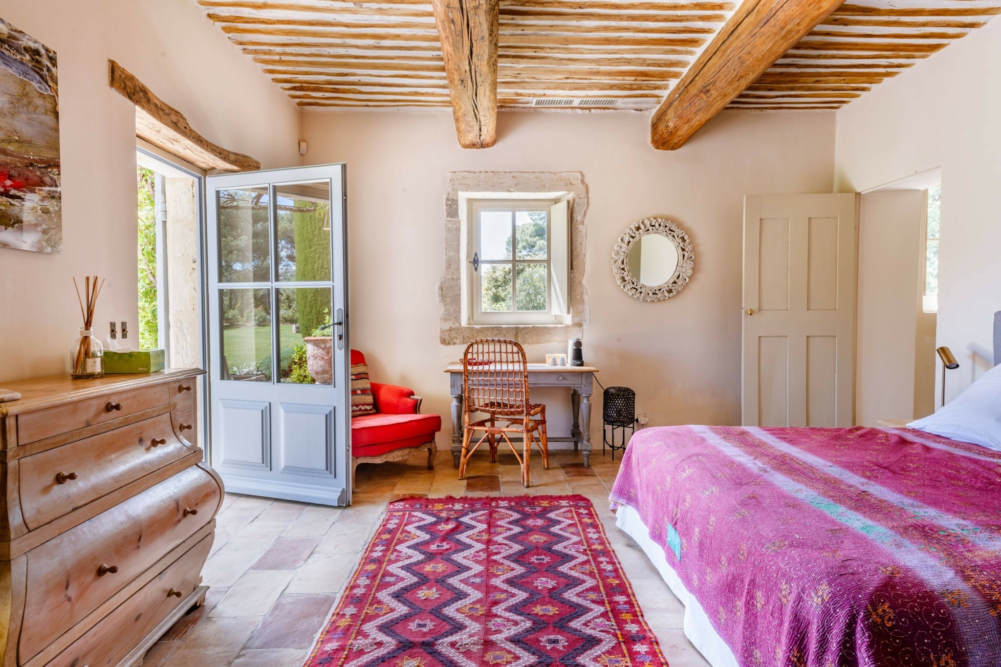 Λεβάντες, αμπελώνες και μεσαιωνικά χωριά: Παραμυθένιες αγροικίες στην καρδιά της Προβηγκίας