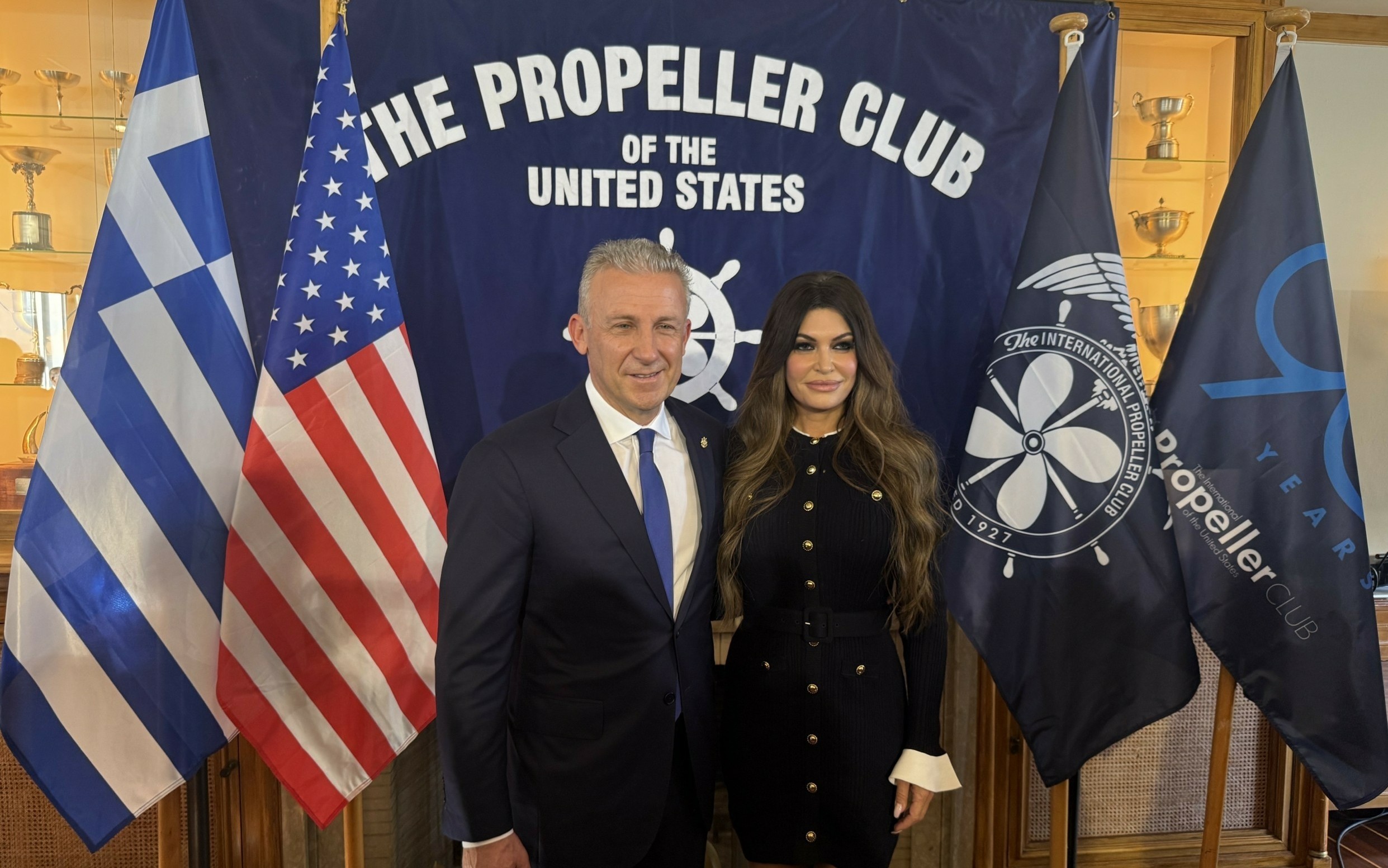 Κίμπερλι Γκίλφοϊλ: Προσωπική δέσμευση του Ντόναλντ Τραμπ για ενίσχυση της συνεργασίας με την Ελλάδα (pic) | Ειδήσεις για την Οικονομία