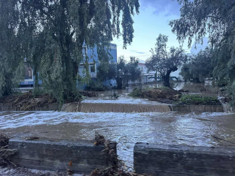 Κακοκαιρία: Προβλήματα στη Λέσβο από τη νεροποντή – Πλημμύρισαν δρόμοι και σπίτια σε Καλλονή και Σκάλα (pic + vid)