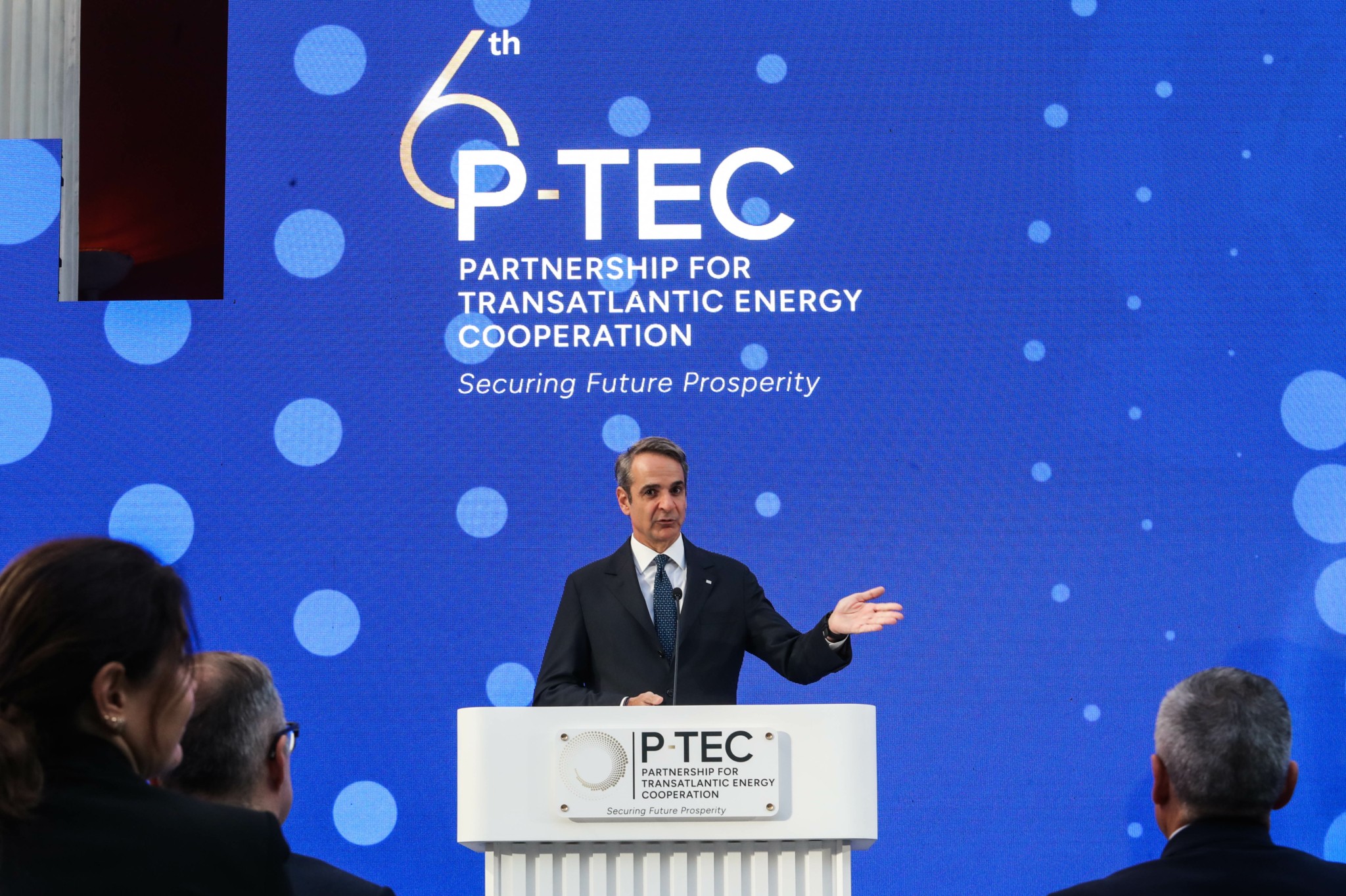 Μητσοτάκης στην P-TEC: Δεν μπορούμε να αφήνουμε το ρωσικό πετρέλαιο να μπαίνει στην Ευρώπη από την πίσω πόρτα μέσω Τουρκίας (vid-pics)