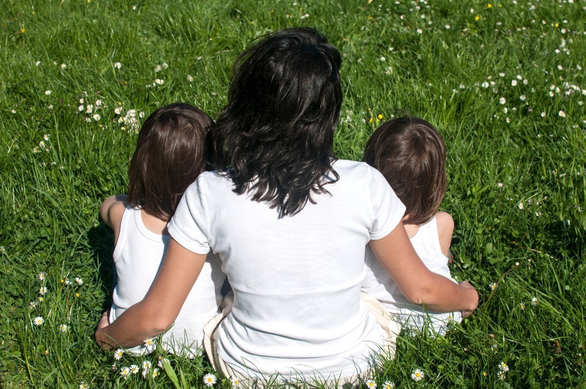 Χρηματικό βοήθημα: Πώς κατανέμεται η δαπάνη του 2025 σε τρίτεκνες και πολύτεκνες μητέρες | Ειδήσεις για την Οικονομία