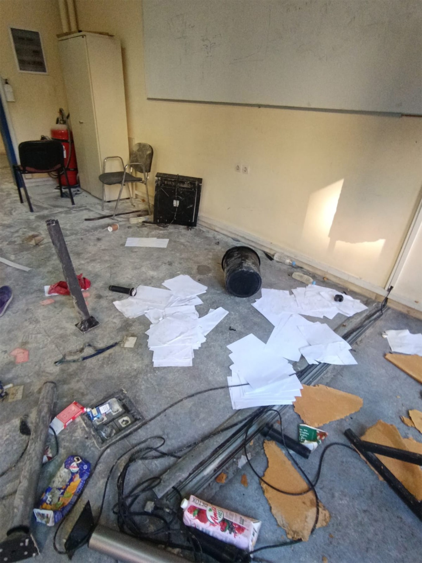 Επεισόδια στο Πολυτεχνείο – Ξυλοδαρμοί και ζημιές μέσα στο κτήριο | Ειδήσεις για την Οικονομία