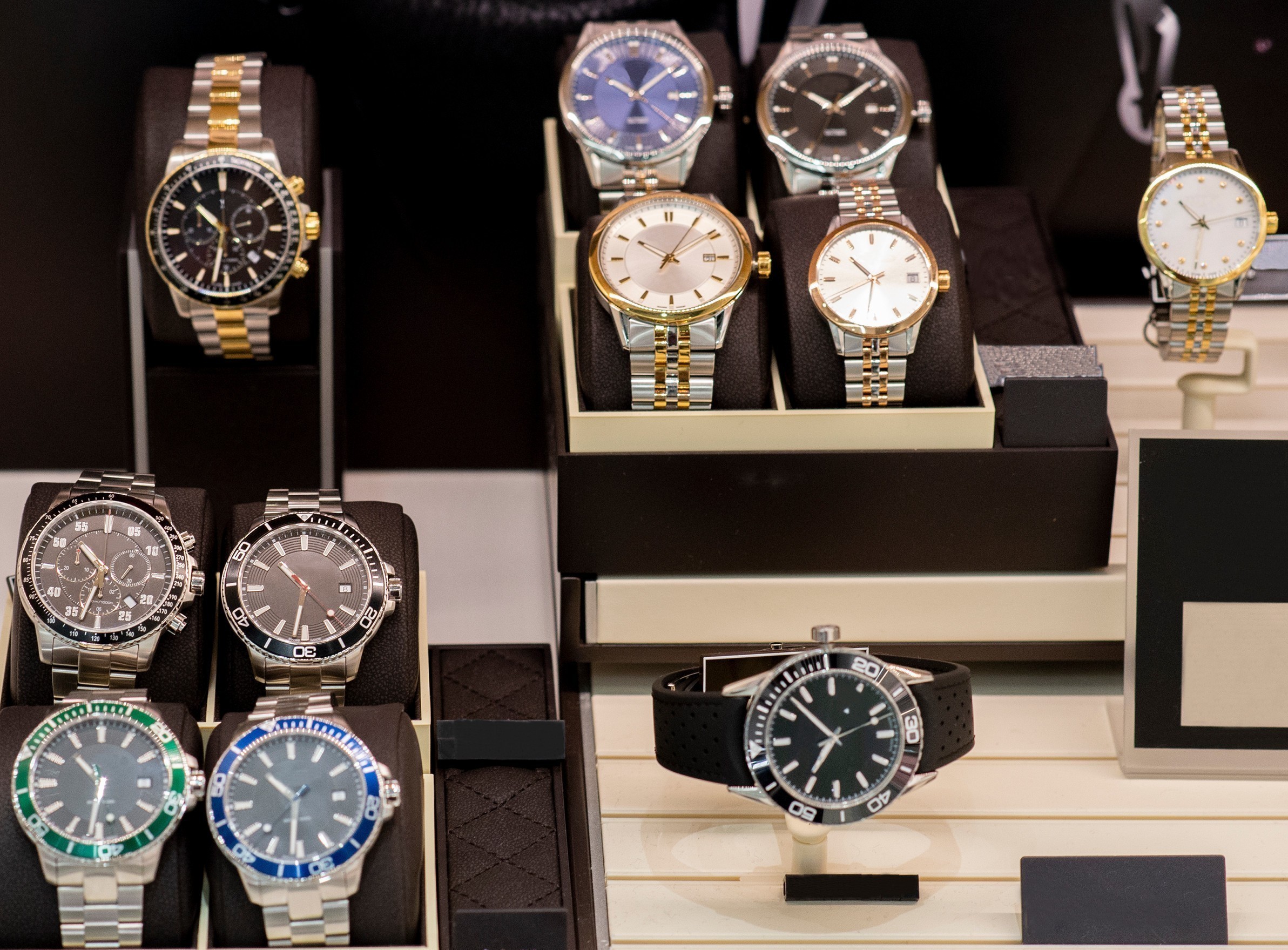 Ελβετικά ρολόγια: Τρίτος μήνας πτώσης για τις εξαγωγές – Ανάκαμψη στην Κίνα | Ειδήσεις για την Οικονομία