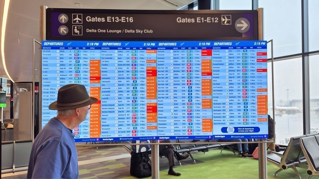 Αεροπορικό χάος στις ΗΠΑ: Την Παρασκευή ξεκινούν οι νέες περικοπές πτήσεων σε 40 αεροδρόμια | Ειδήσεις για την Οικονομία