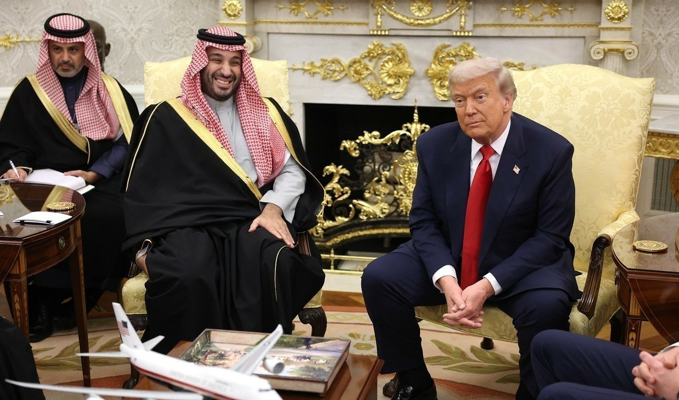 Μοχάμεντ μπιν Σαλμάν: Υποσχέθηκε επενδύσεις ενός τρισ. δολαρίων από 600 δισ. στον Τραμπ | Ειδήσεις για την Οικονομία