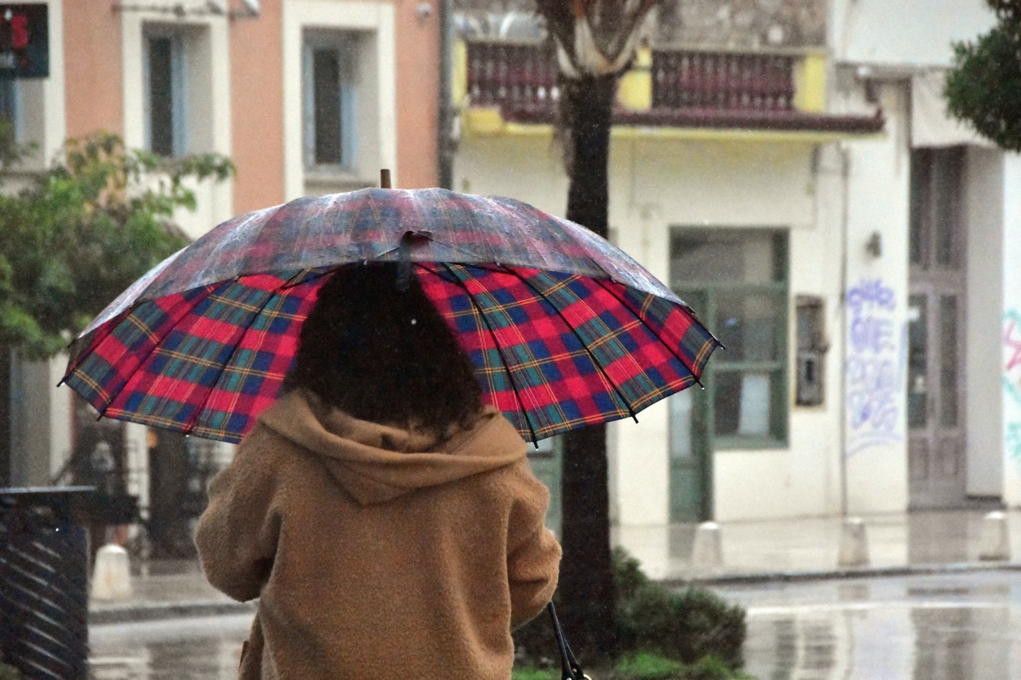 Χαλάει το σκηνικό του καιρού: Πού θα σημειωθούν ισχυρές βροχές και καταιγίδες