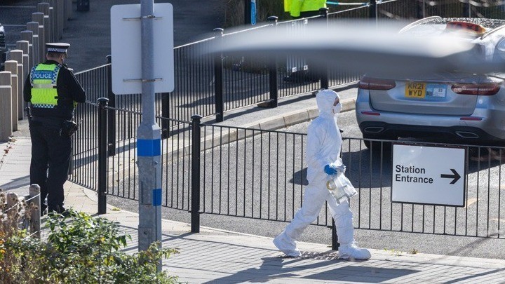 Βρετανία: Δεν ήταν γνωστός στην Αντιτρομοκρατική ο ύποπτος για την επίθεση με μαχαίρι μέσα σε τρένο | Ειδήσεις για την Οικονομία