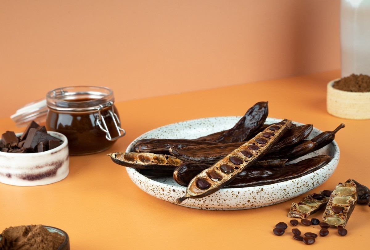 Η αναγέννηση του χαρουπιού: Το superfood που γίνεται χρυσωρυχείο για τη λεκάνη της Μεσογείου | Ειδήσεις για την Οικονομία