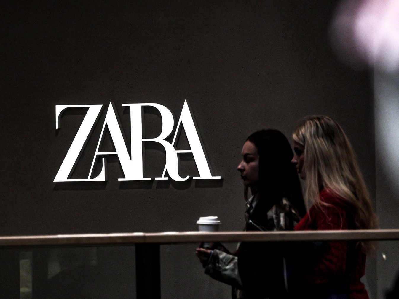 Zara: Εργαζόμενοι στην Ευρώπη ετοιμάζουν κινητοποιήσεις την ημέρα της Black Friday | Ειδήσεις για την Οικονομία