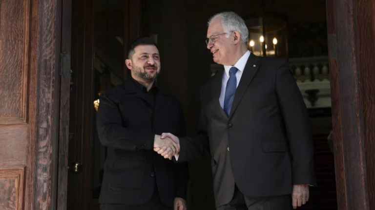 Τασούλας – Ζελένσκι: Τι είπαν πίσω από τις κλειστές πόρτες