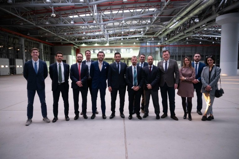 Υψηλόβαθμο κλιμάκιο του DFC στο Θριάσιο Εμπορευματικό Κέντρο