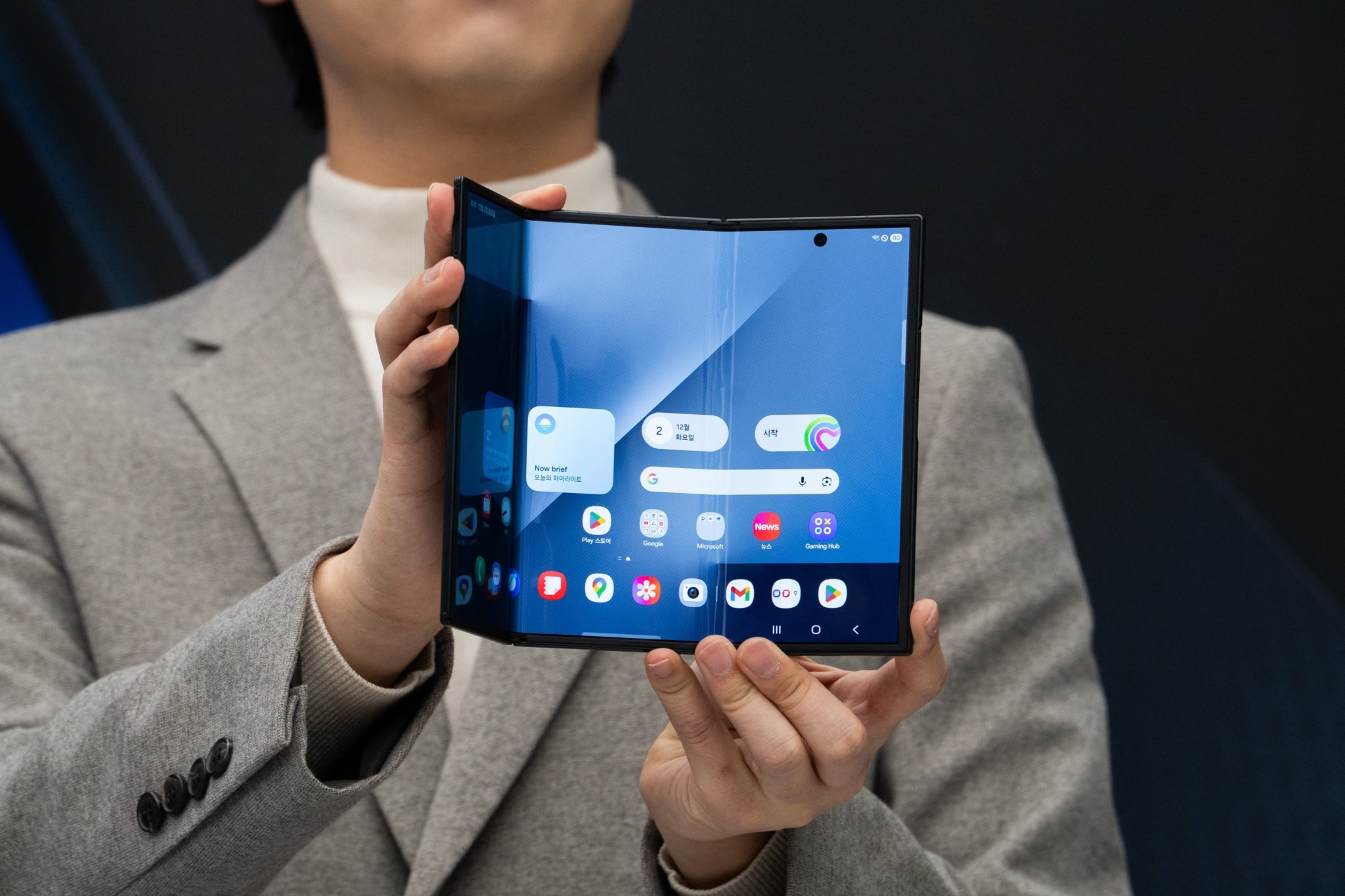 Μήνες μπροστά από την Apple η Samsung: Λανσάρει το Galaxy Z TriFold – Πόσο θα κοστίζει (pics+vid)