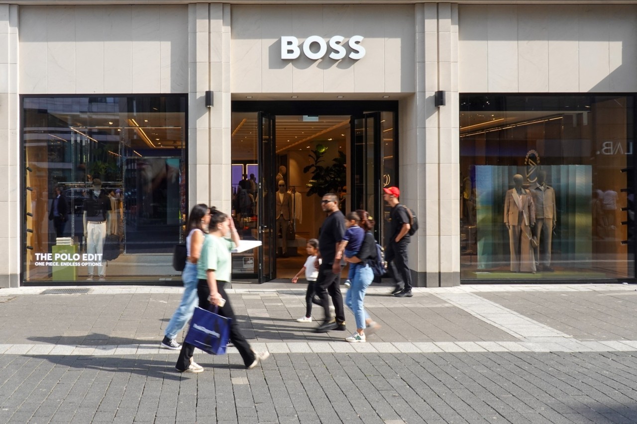 Reset πατά η Hugo Boss: Μείωση κόστους και αύξηση τιμών σε επιλεγμένα είδη | Ειδήσεις για την Οικονομία