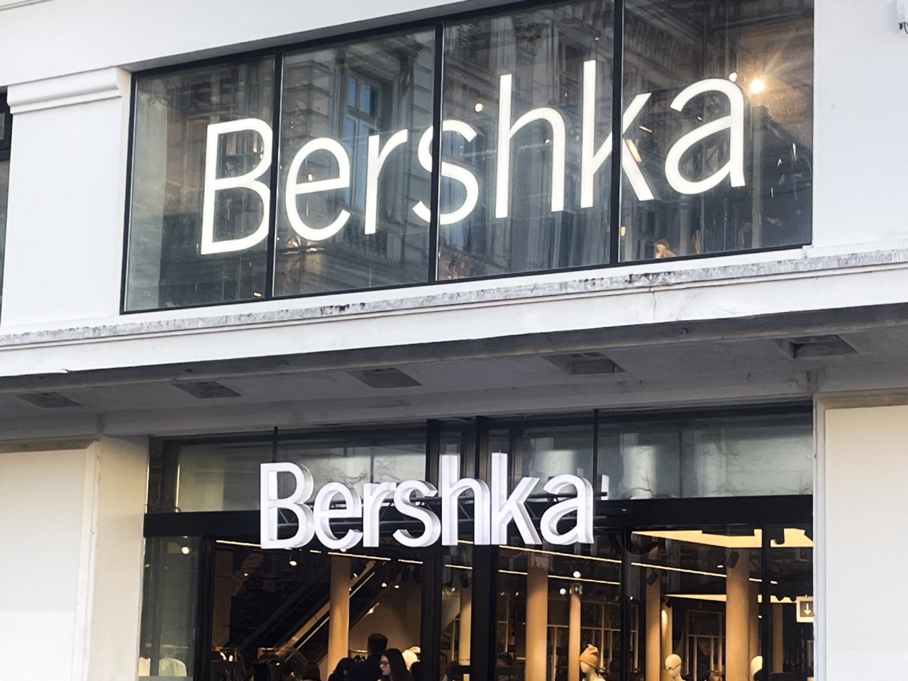 Inditex: Ανοίγει για πρώτη φορά καταστήματα Bershka στις ΗΠΑ | Ειδήσεις για την Οικονομία