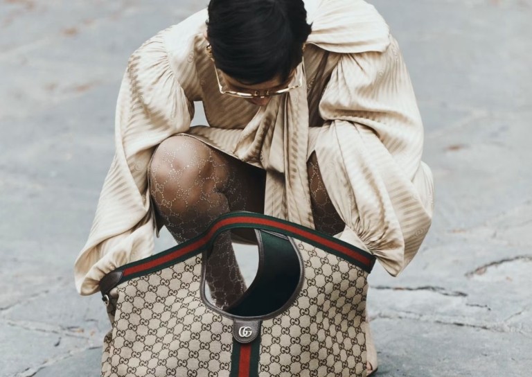 Ησυχη πολυτέλεια ή λογότυπα που φωνάζουν; Η μόδα πολυτελείας σε μια νέα εποχή