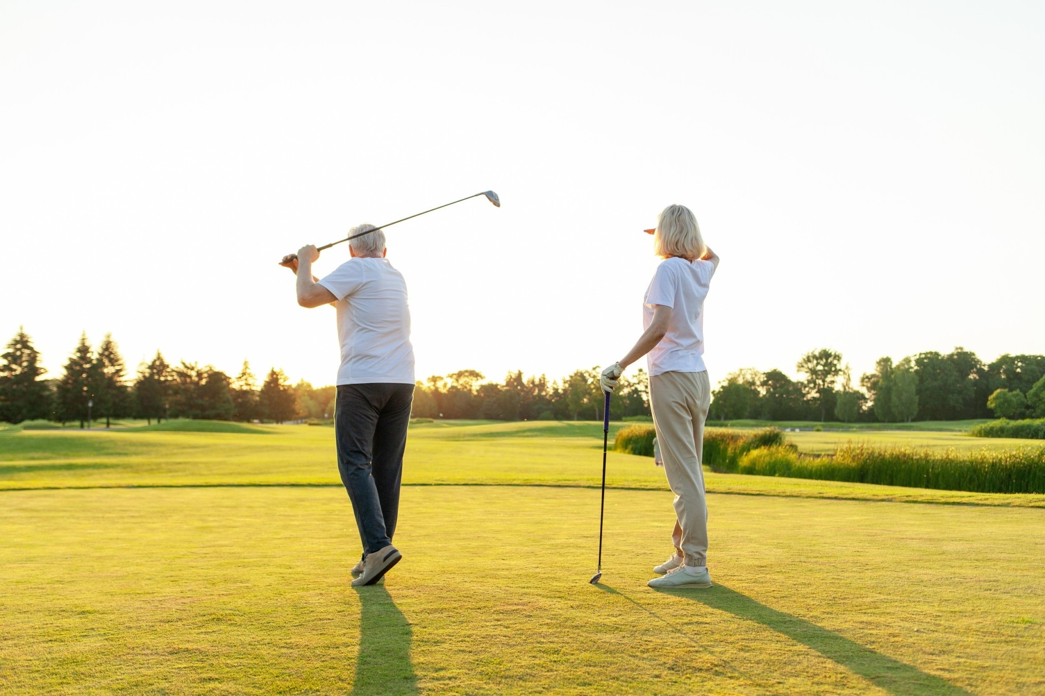 Καταρρέει ο μύθος της νεότητας; Γιατί τα καλύτερα χρόνια της ζωής μας ξεκινούν μετά τα 40