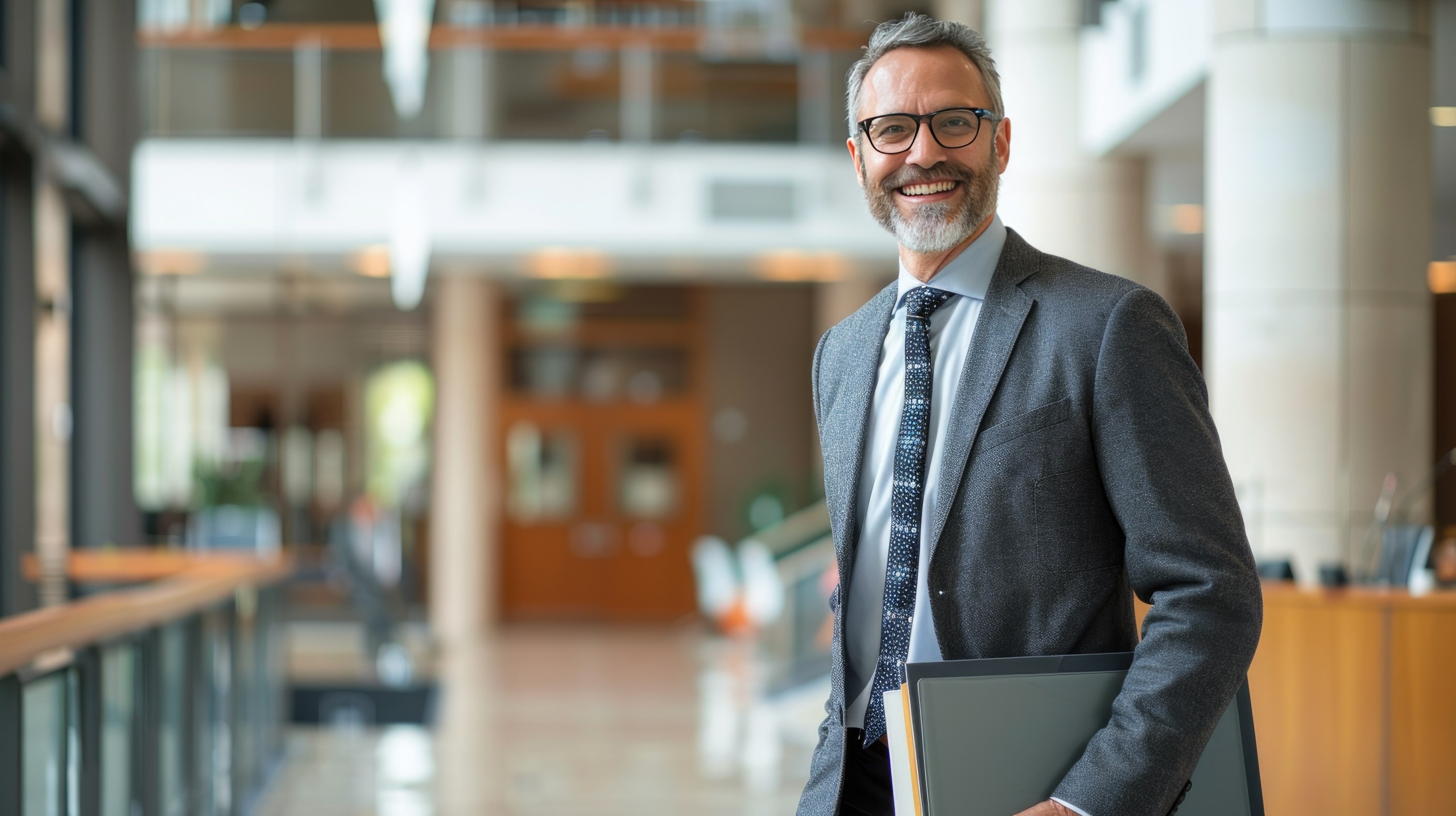 Silver Spenders: Πώς η ηλικιακή ομάδα άνω των 50 ενισχύει τις νέες επενδύσεις | Ειδήσεις για την Οικονομία