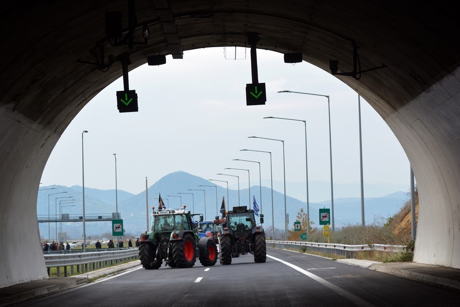 Κυβέρνηση: Νέοι μεσολαβητές στο αγροτικό μέτωπο και μπλόκο στον εκβιασμό | Ειδήσεις για την Οικονομία