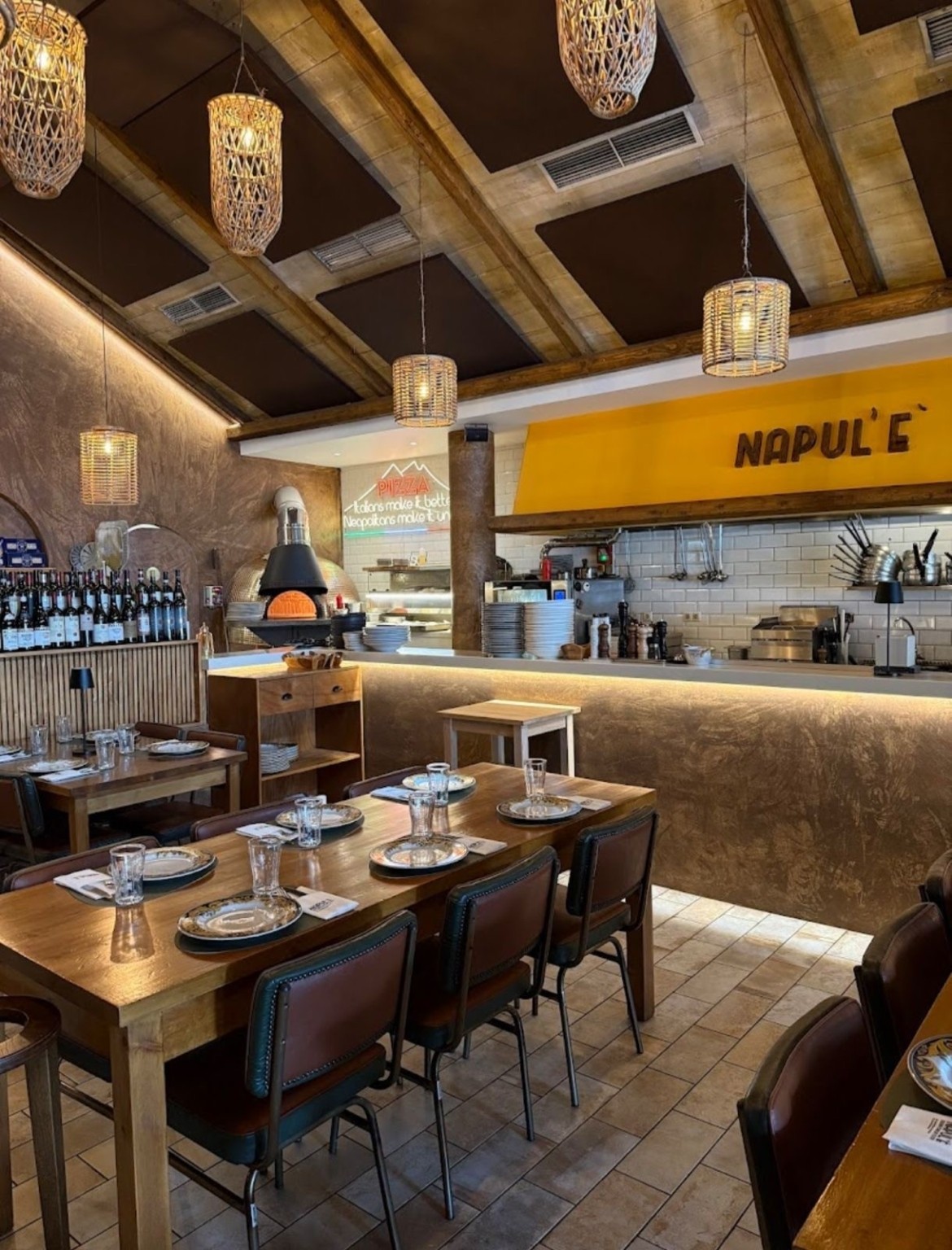 Napul’e: Η κορυφαία ναπολιτάνικη πίτσα στην Ελλάδα σε ένα ιταλικό εστιατόριο που έγινε θεσμός