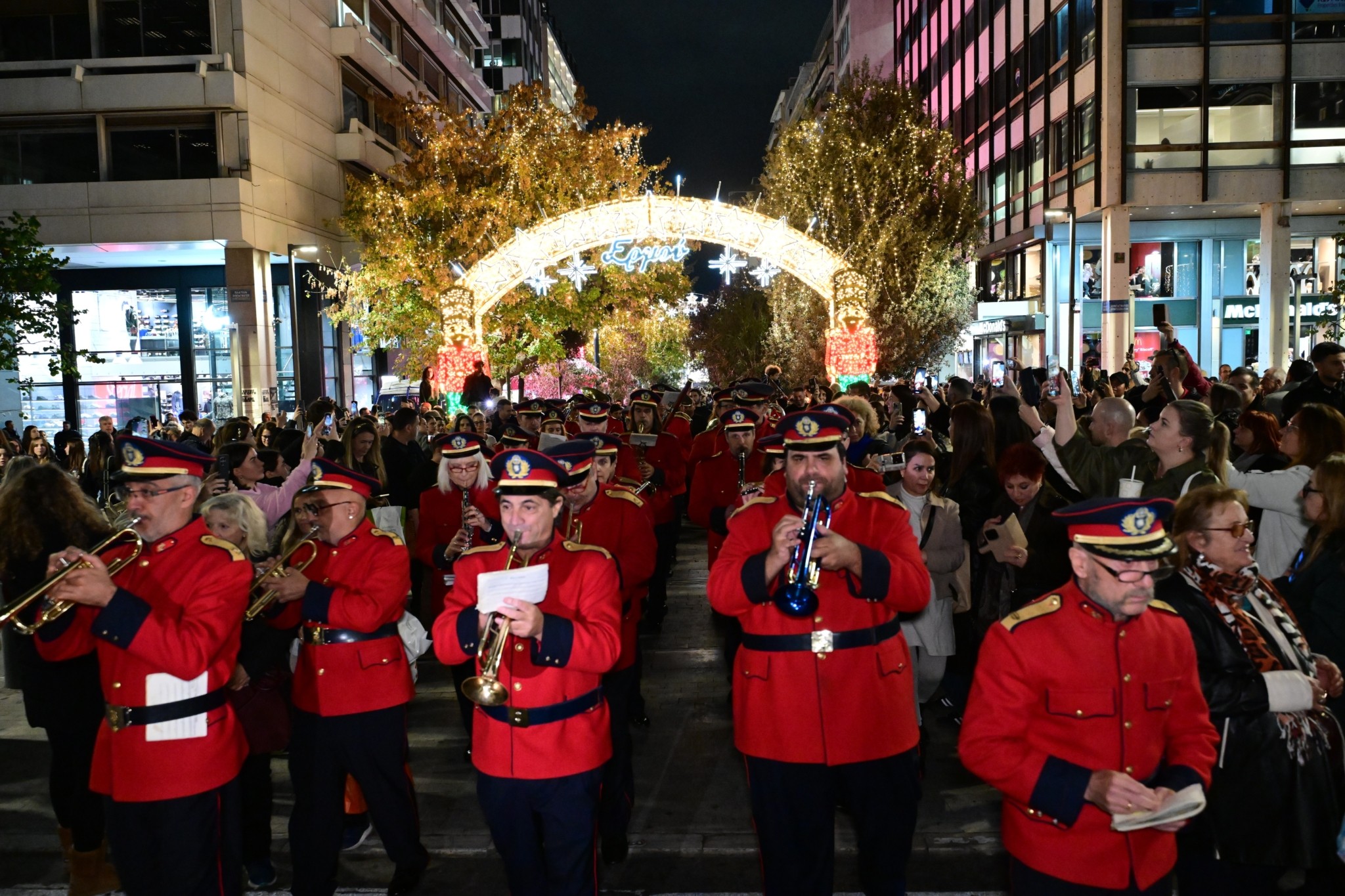 Αναστασία Φιλιπποπούλου: Η ιστορία πίσω από τον εορταστικό φωτισμό της Αθήνας