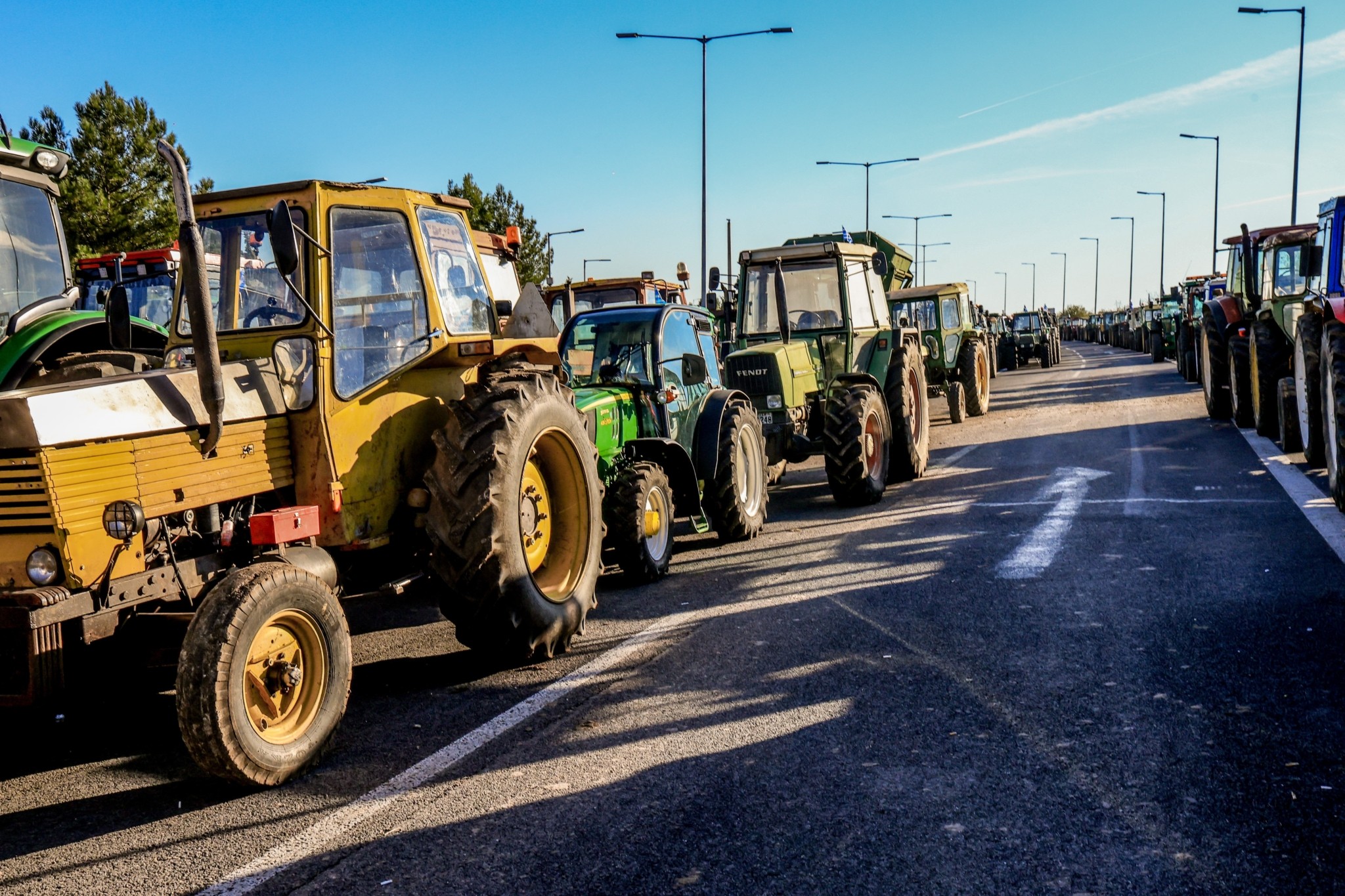 Αγρότες: Προς κλιμάκωση οι κινητοποιήσεις- Μετά την ΠΑΘΕ, τα Μάλγαρα και τον Ε65, θα αποκλείσουν και λιμάνια