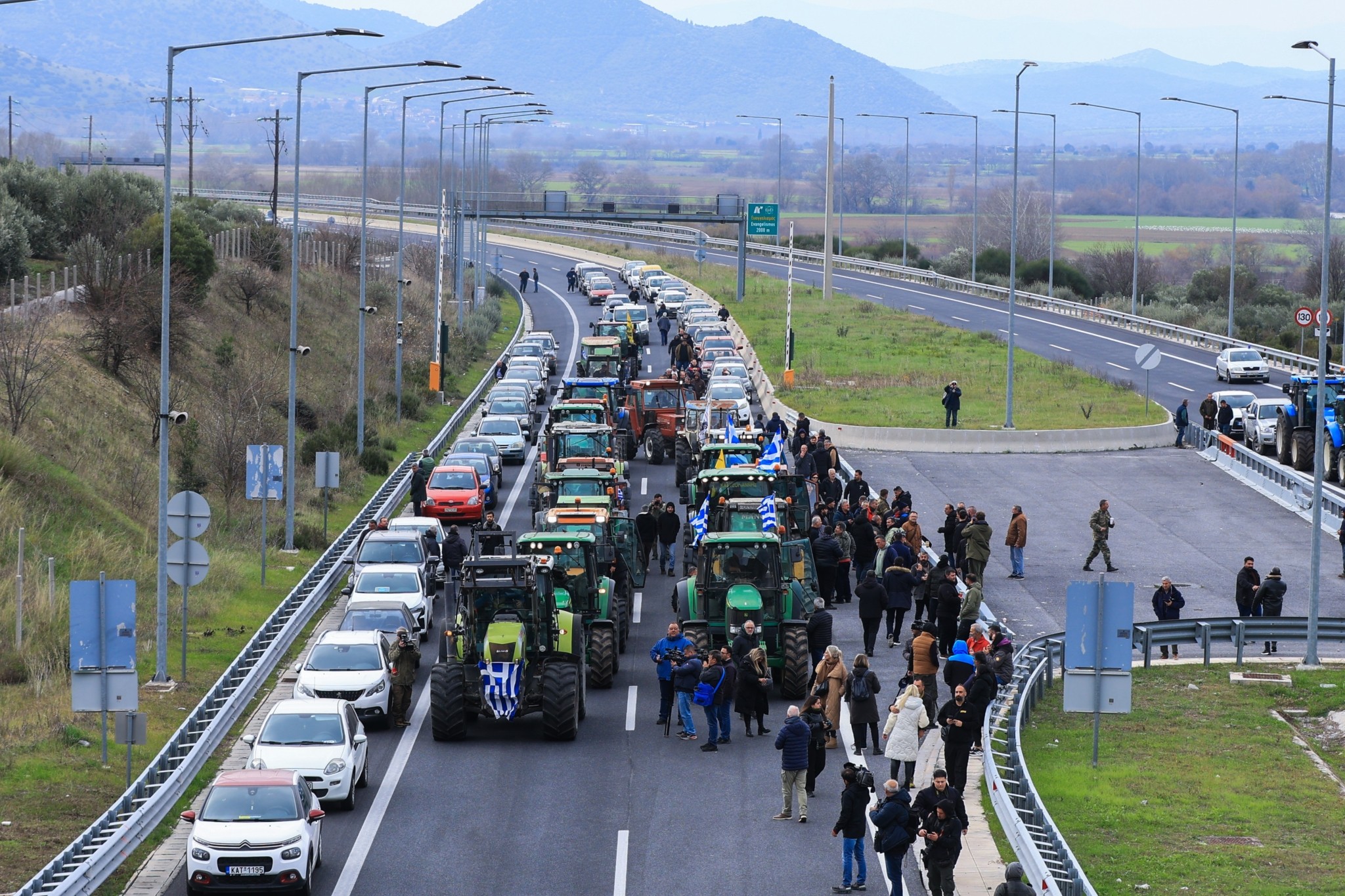 ΣΕΤΕ για μπλόκα: Να αποκατασταθεί η κανονικότητα στους δρόμους – «Ζήτημα επιβίωσης» για επιχειρήσεις και εργαζόμενους