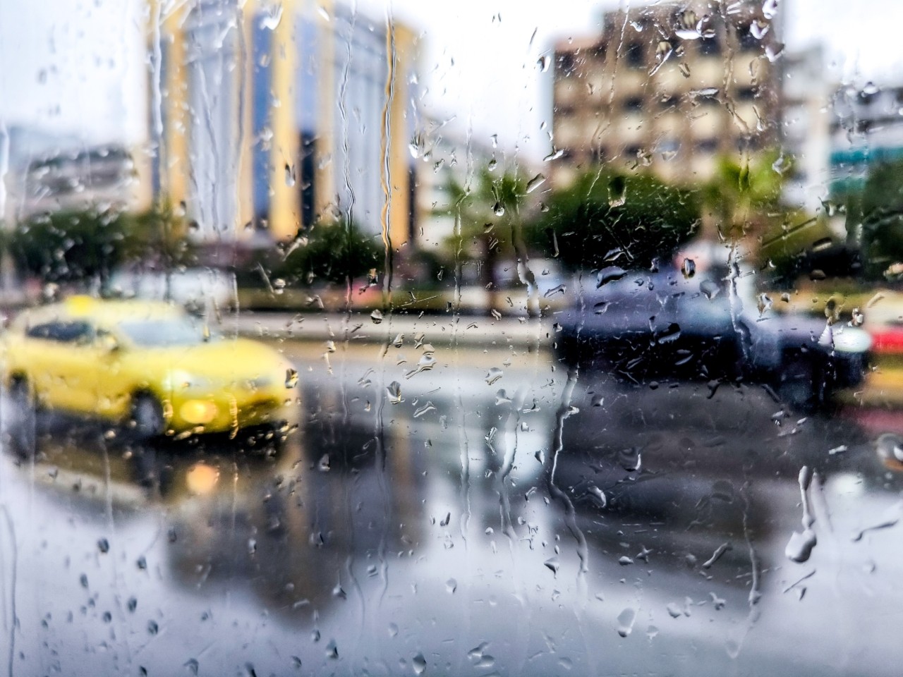 Διακοπή κυκλοφορίας στην οδό Πειραιώς λόγω συσσώρευσης υδάτων | Ειδήσεις για την Οικονομία