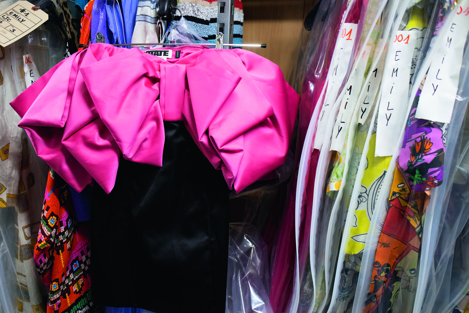 Emily in Paris: Ιστορίες μόδας και το στυλ που δημιούργησε η δημοφιλής τηλεοπτική σειρά