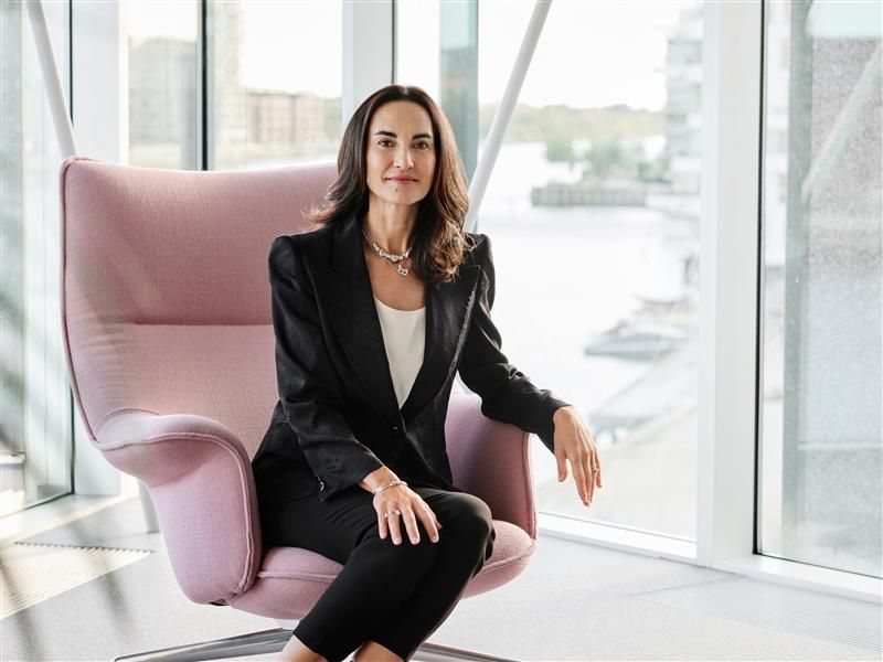 Pandora: Ολοκληρώνεται νωρίτερα η αλλαγή ηγεσίας με CEO τη Μπέρτα ντε Πάμπλος-Μπαρμπιέρ από 1-1-26 | Ειδήσεις για την Οικονομία