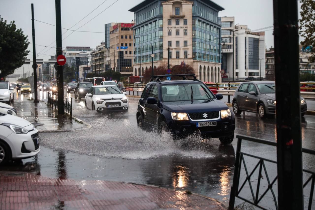 Κακοκαιρία Byron: Κίνδυνος υπερχείλισης ποταμού στην Ελευσίνα – 112 σε πολλές περιοχές – Πλημμύρισαν σπίτια στη Νέα Πέραμο (vids+tweets) | Ειδήσεις για την Οικονομία