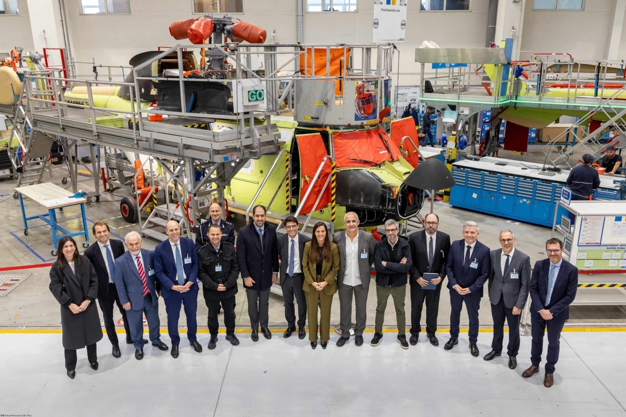 Στη γραμμή τελικής συναρμολόγησης τα δύο πρώτα ελικόπτερα Airbus Super Puma H215 για την Ελλάδα | Ειδήσεις για την Οικονομία