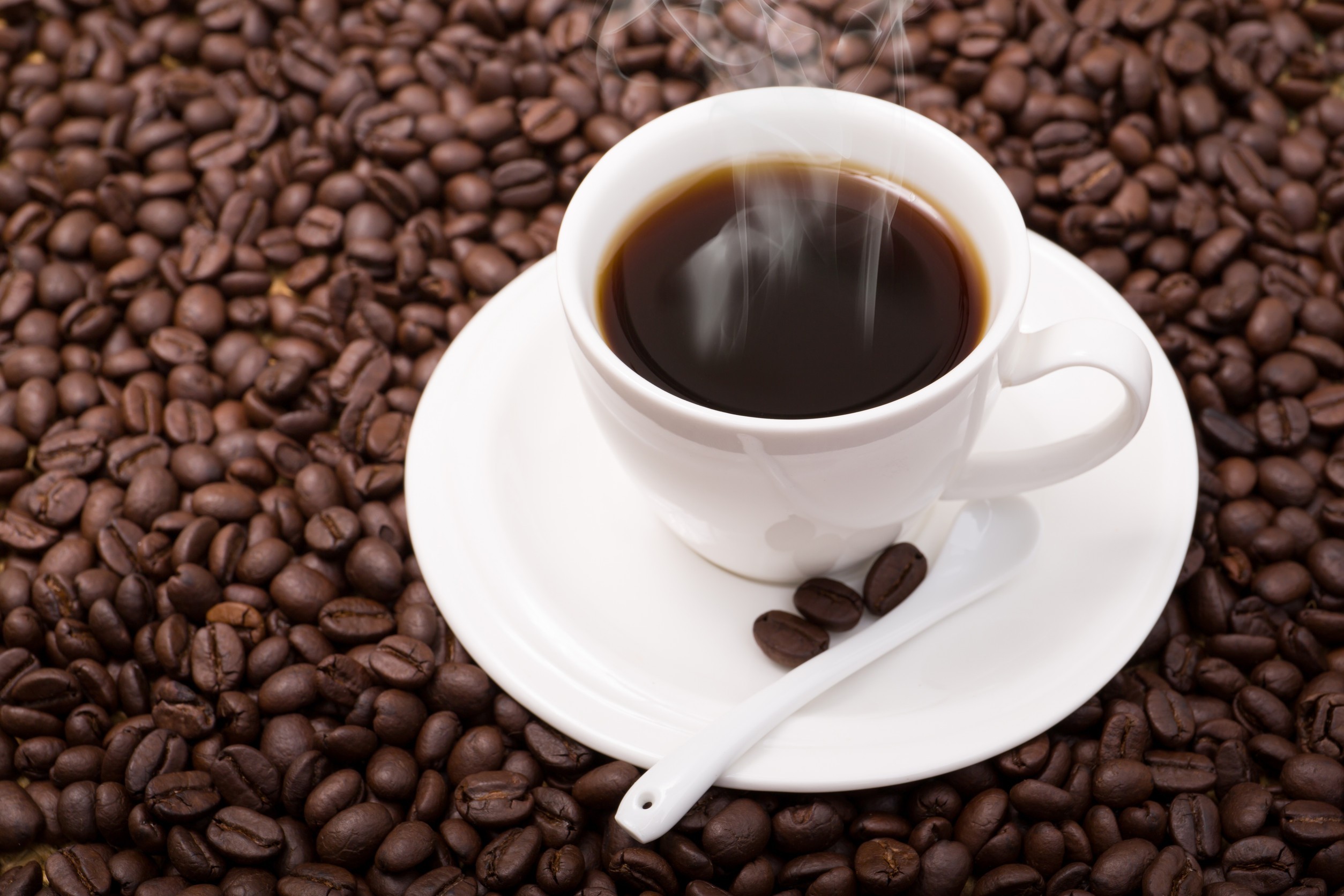 Πώς η αύξηση στις τιμές του καφέ αλλάζει τις προτιμήσεις των καταναλωτών (πίνακες) | Ειδήσεις για την Οικονομία