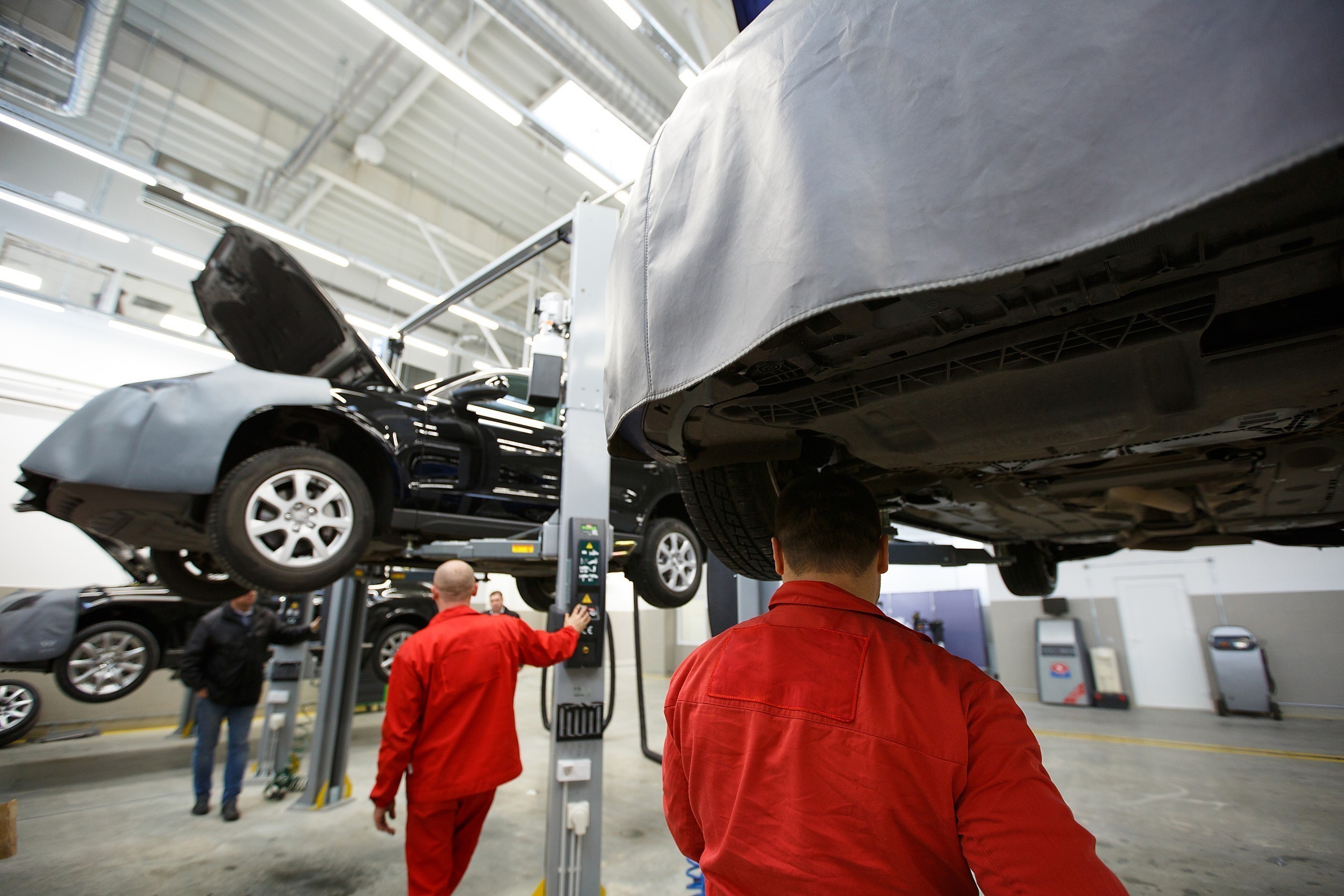 Oι προμηθευτές των γερμανικών αυτοκινητοβιομηχανιών κρούουν «καμπανάκι» | Ειδήσεις για την Οικονομία