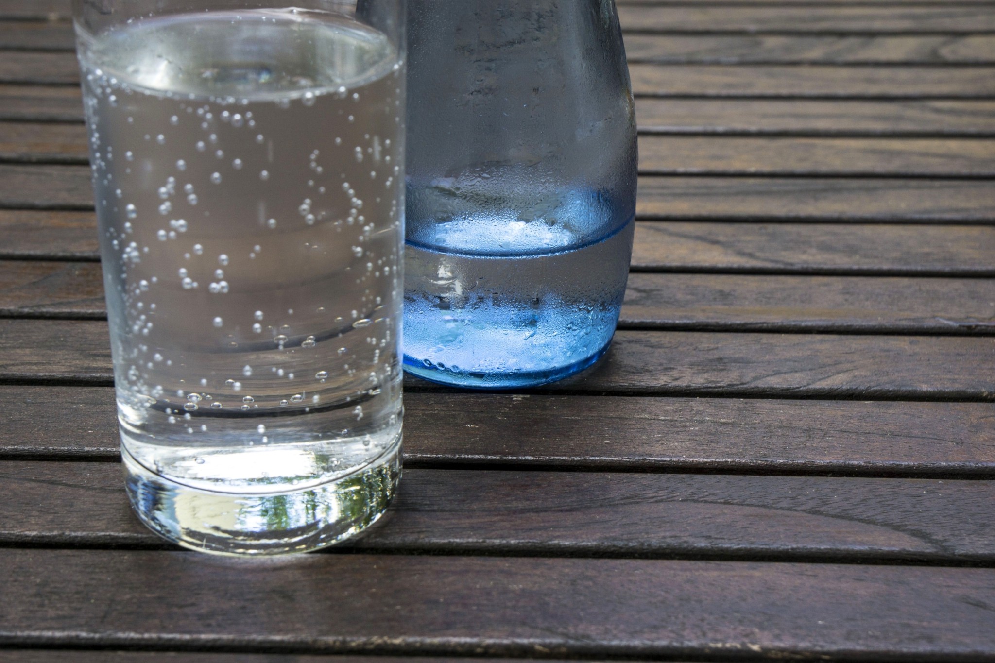 Νερό ανθρακούχο ή “απλό”; Οι διεθνείς τάσεις και η έκπληξη των Ελλήνων