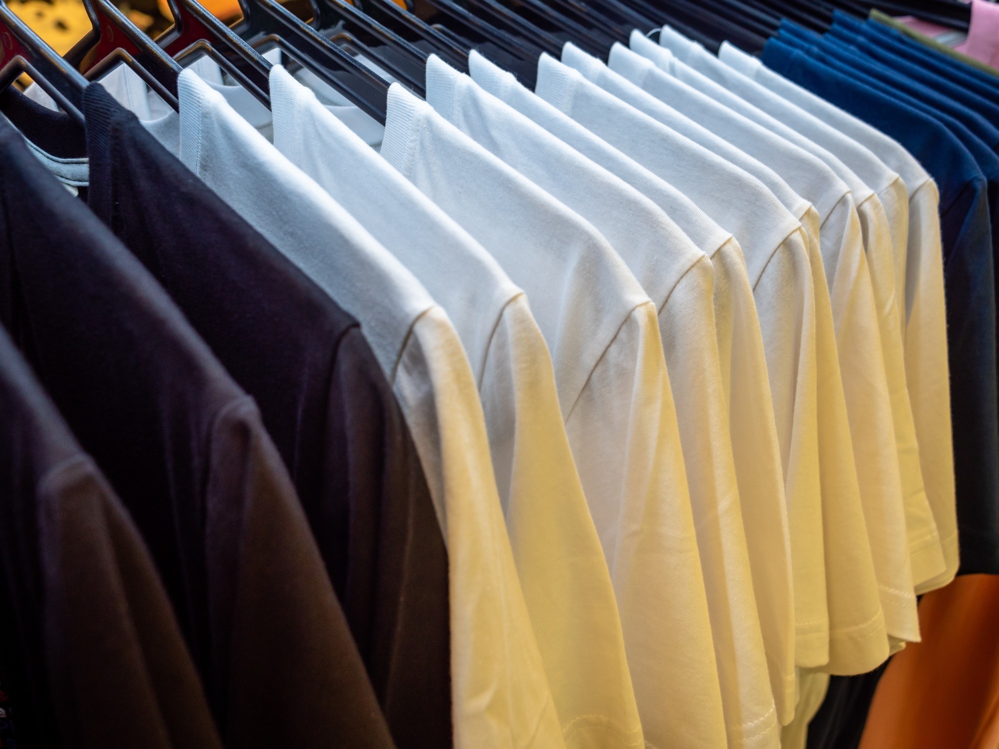 H Ευρώπη επιβραδύνει τη “γρήγορη μόδα” με νέα φορολογία