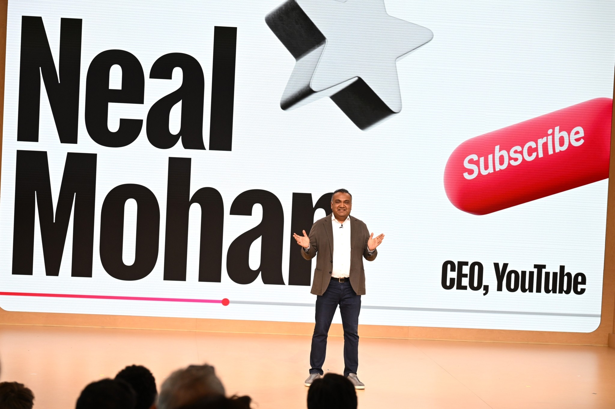 Ο άνθρωπος πίσω από την εκτόξευση του YouTube: CEO της χρονιάς ο Ινδός Νιλ Μόχαν Ο άνθρωπος πίσω από την εκτόξευση του YouTube: CEO της χρονιάς ο Ινδός Νιλ Μόχαν