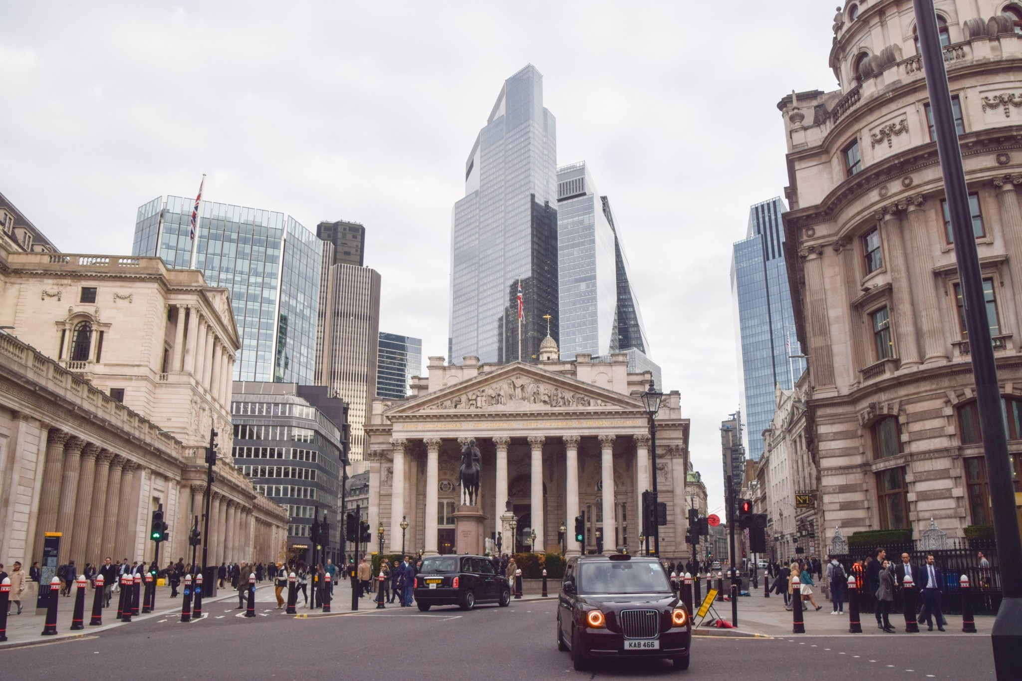 Η υψηλότερη φορολογία για τους πλούσιους είναι πλέον στη Βρετανία