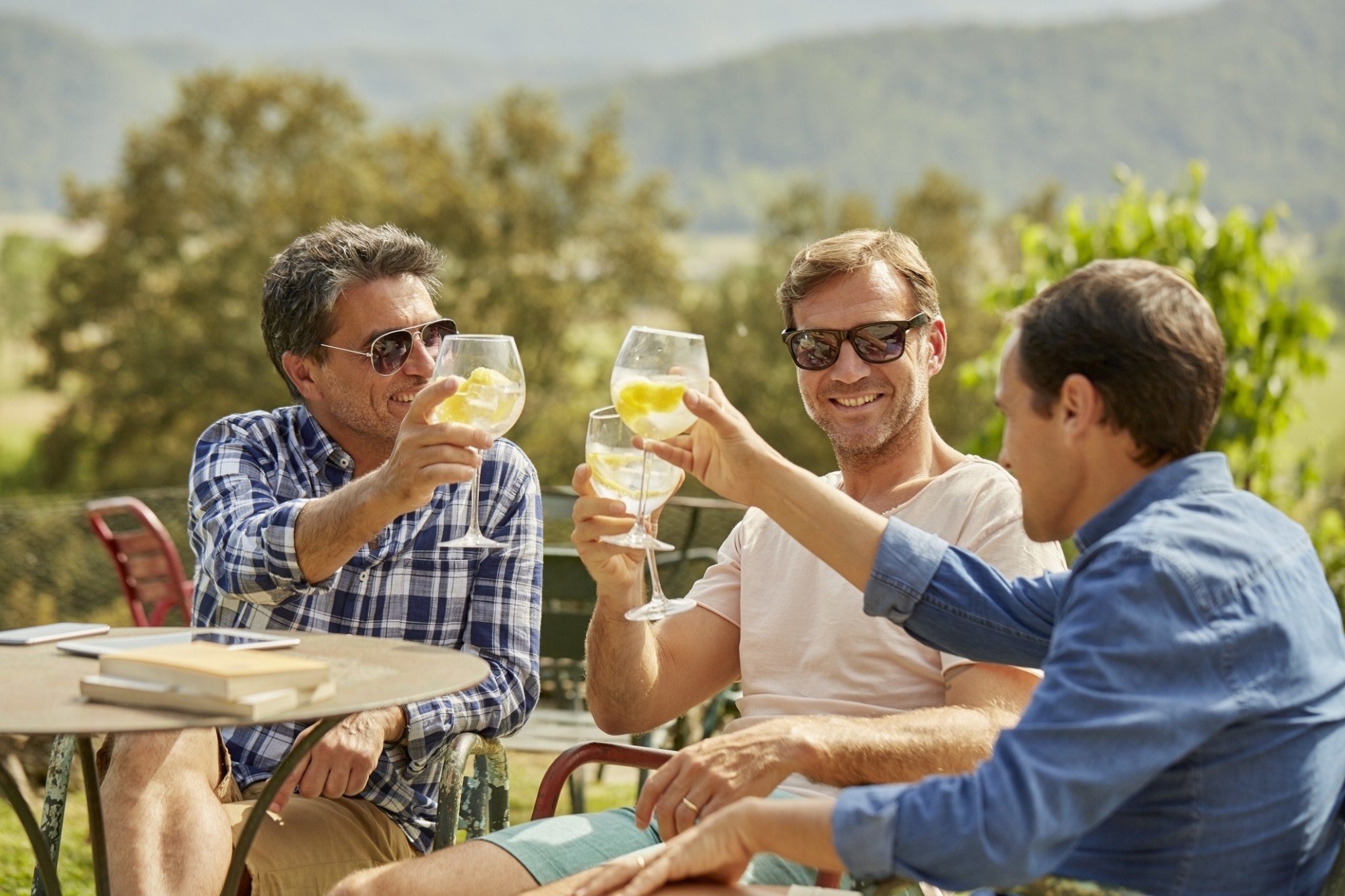 Καταρρέει ο μύθος της νεότητας; Γιατί τα καλύτερα χρόνια της ζωής μας ξεκινούν μετά τα 40