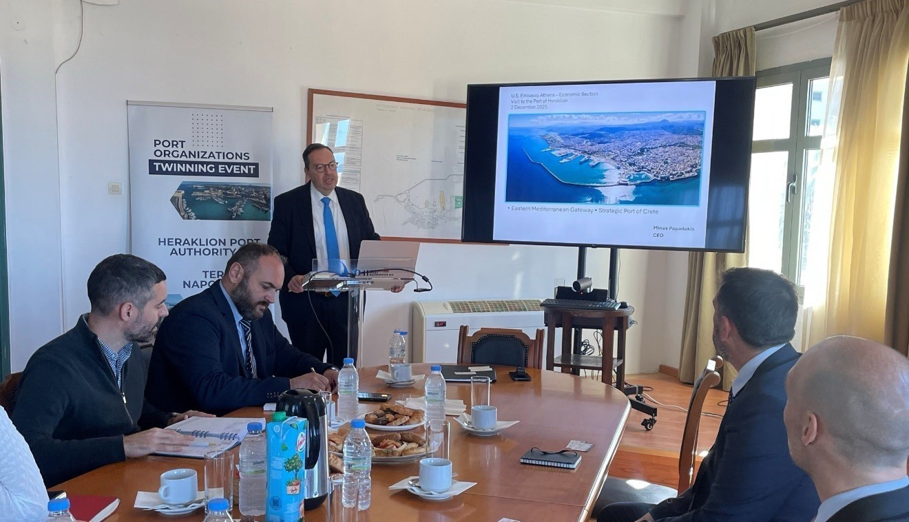 Επίσκεψη στελεχών της πρεσβείας των ΗΠΑ στο λιμάνι Ηρακλείου (pic) | Ειδήσεις για την Οικονομία
