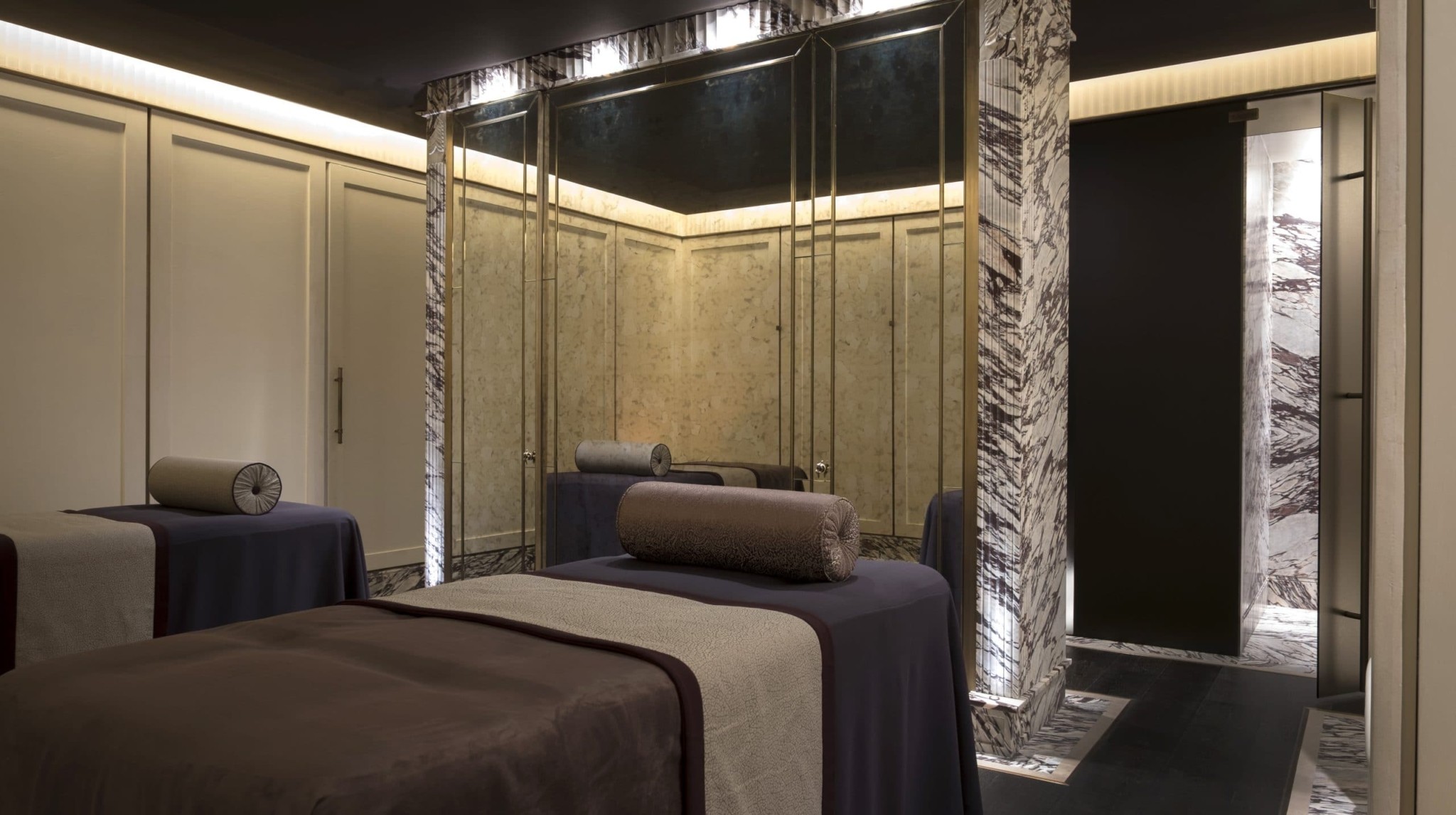 Πισίνες από όνυχα και βιβλιοθήκες από τραβερτίνη – Η εταιρεία που έκανε την φυσική πέτρα πολυτέλεια