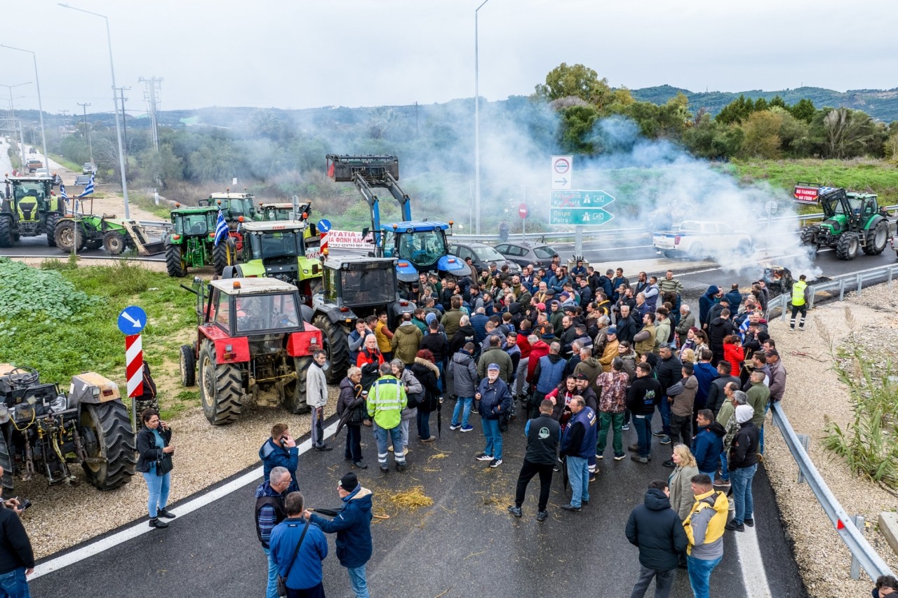 Νέα μπλόκα σε όλη την Ελλάδα – Αποκλεισμένα τελωνεία και αεροδρόμια στο στόχαστρο των αγροτών (pics+vid) | Ειδήσεις για την Οικονομία