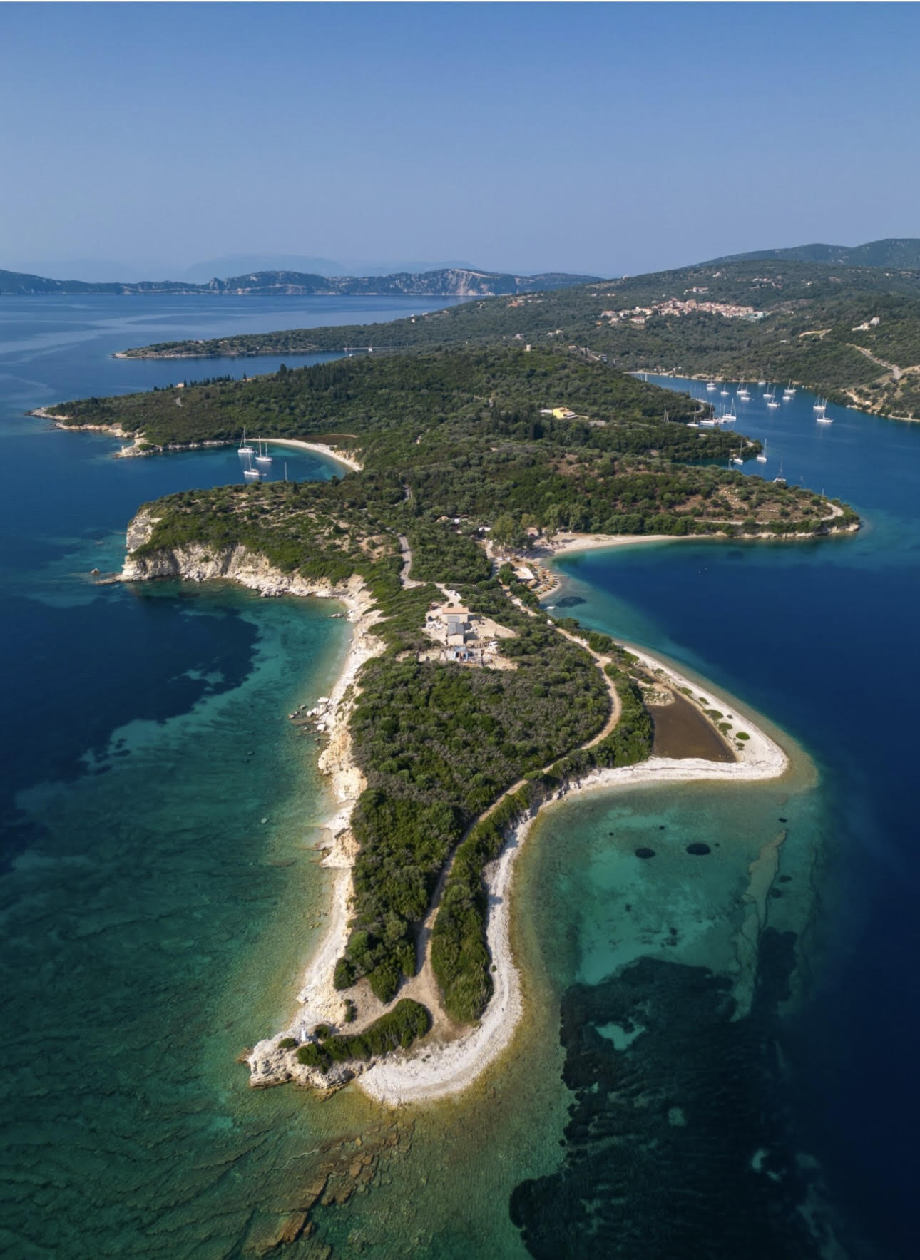 Μεγανήσι: Πώς τρεις γενιές της οικογένειας Σκλαβενίτη συνέβαλαν στην ανάπτυξη του νησιού Μεγανήσι: Πώς τρεις γενιές της οικογένειας Σκλαβενίτη συνέβαλαν στην ανάπτυξη του νησιού