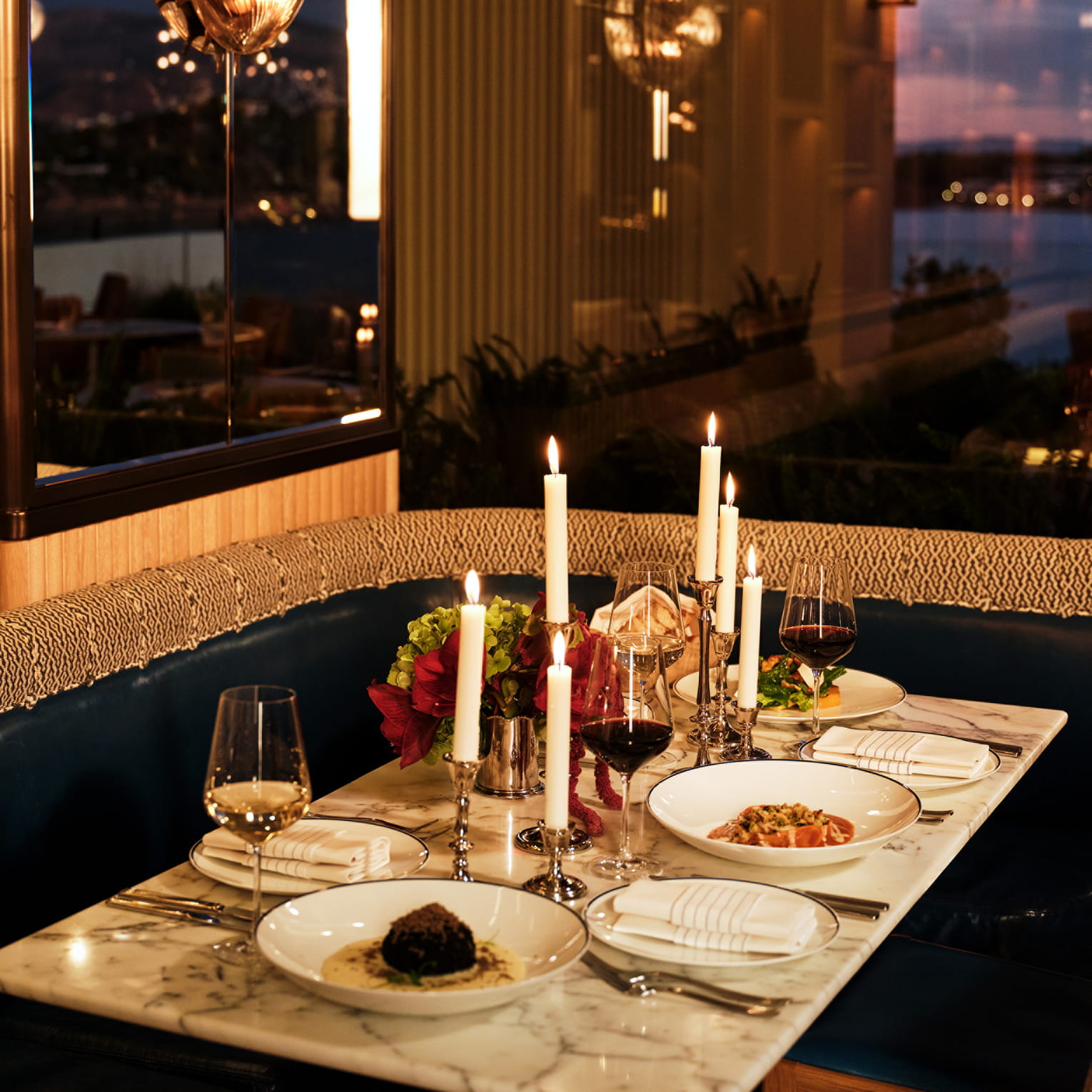 Πώς θα είναι η εμπειρία και τα εορταστικά μενού σε 5 πολυτελή ξενοδοχεία της Αθήνας