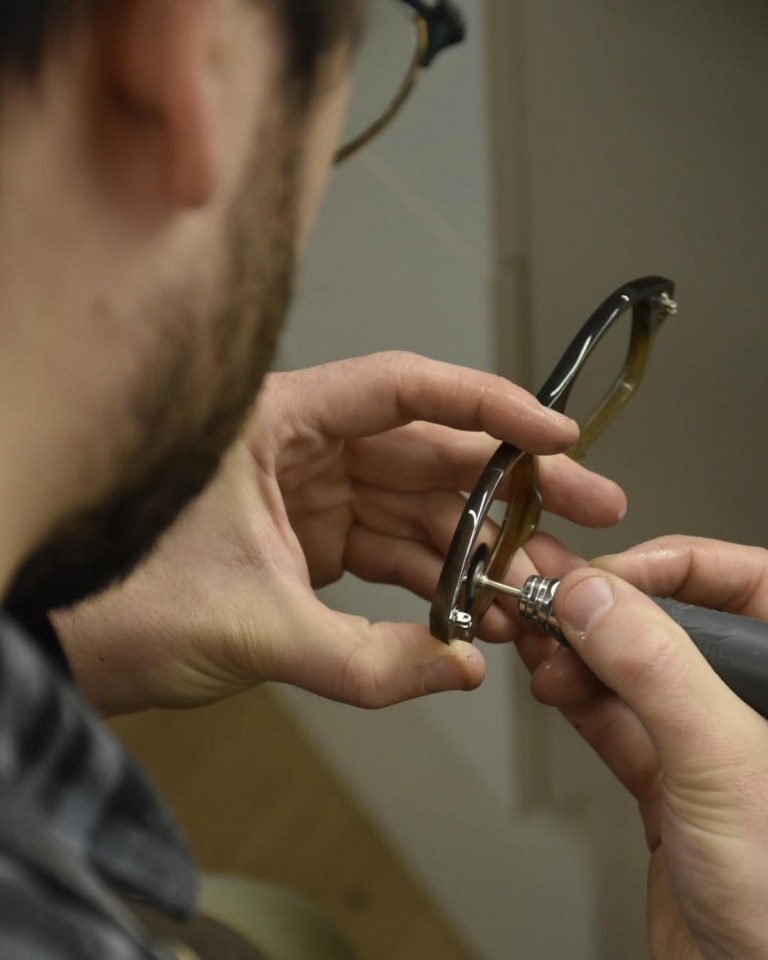 Τι είναι τα bespoke οπτικά και γιατί κατακτούν τους καταναλωτές