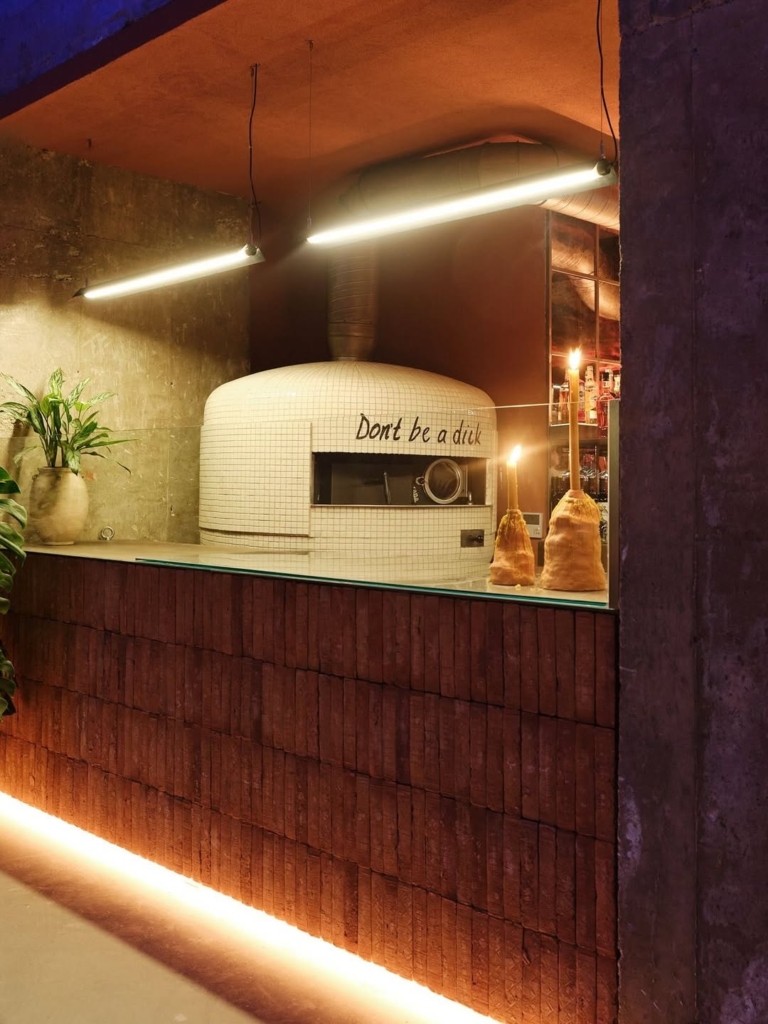 Το νέο trend στην Αθήνα: πίτσα, μπέργκερ, κοκτέιλ και disco