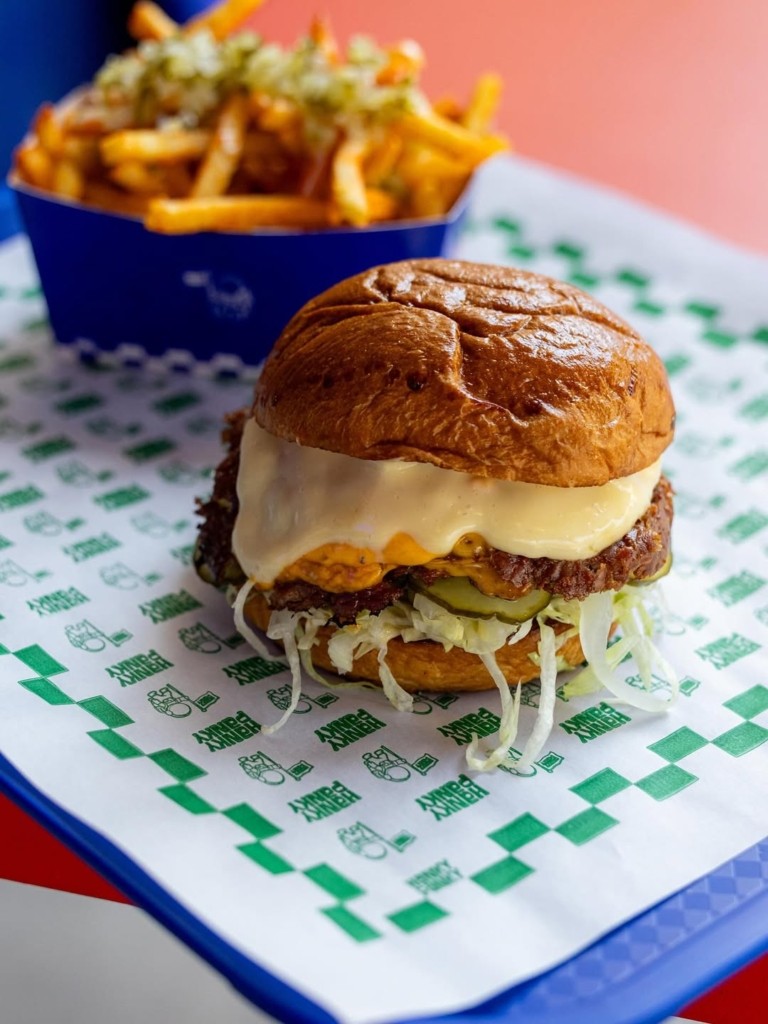 Πώς το smash burger έγινε η street food εμμονή της Αθήνας – Αυτά είναι τα τοπ 8