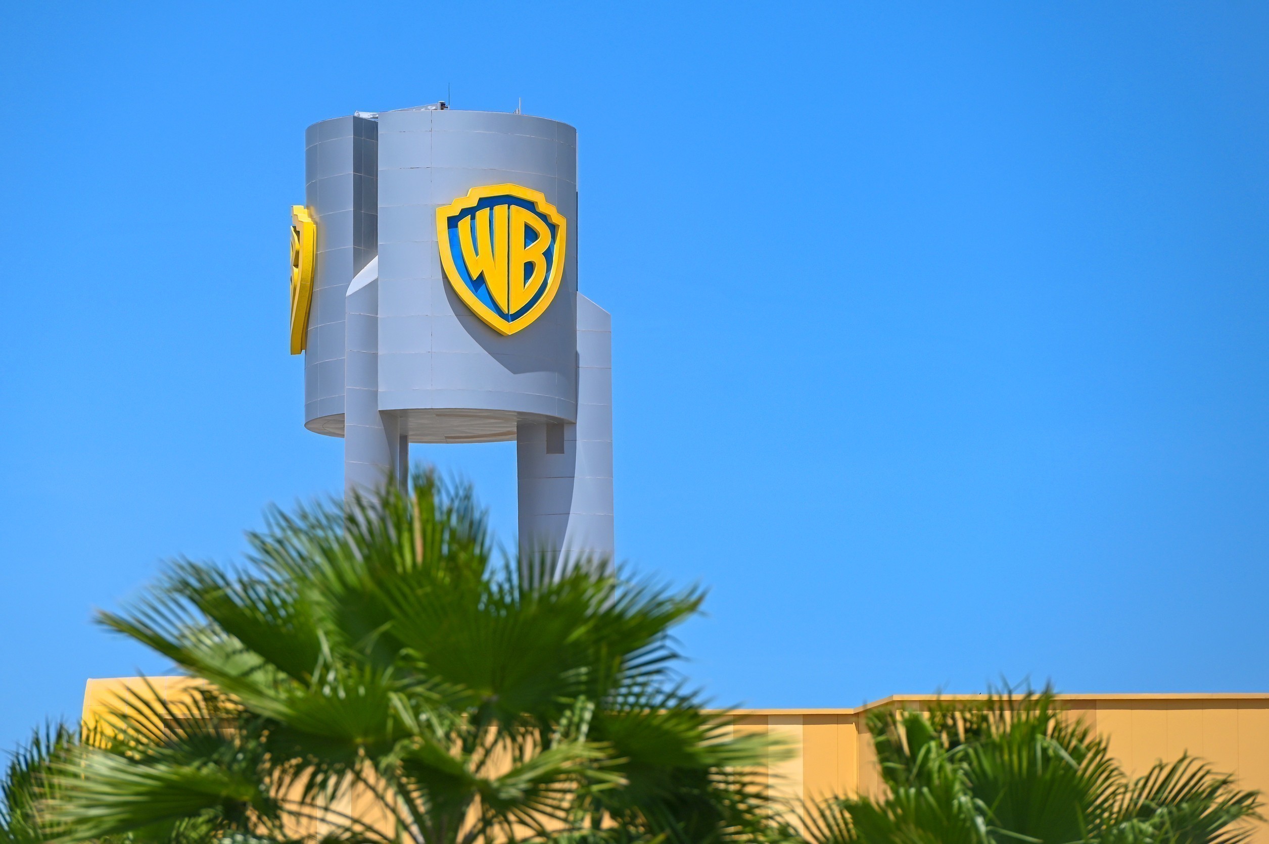 Tι σημαίνει η εχθρική προσφορά της Paramount για την Warner Bros | Ειδήσεις για την Οικονομία