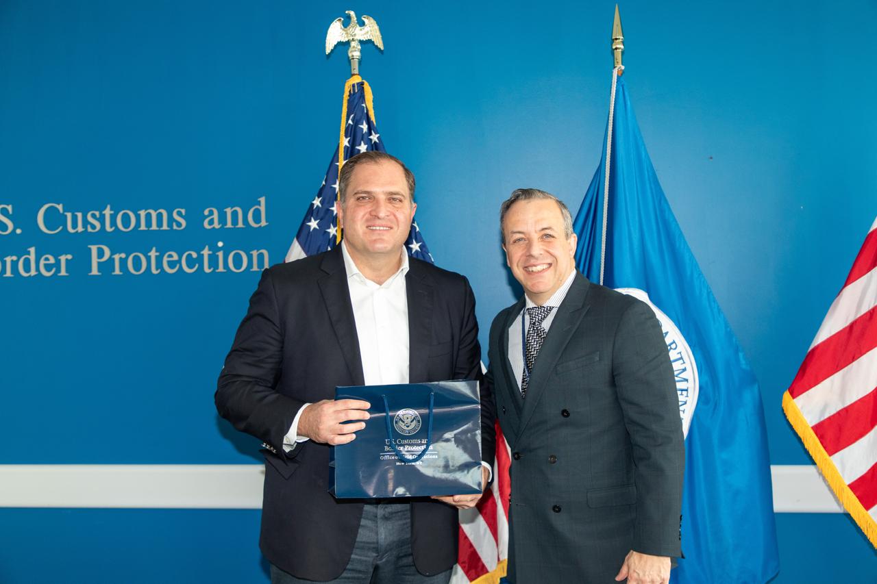 Συνάντηση Πιτσιλή με τον επικεφαλής της Υπηρεσίας Τελωνείων και Προστασίας Συνόρων των ΗΠΑ | Ειδήσεις για την Οικονομία