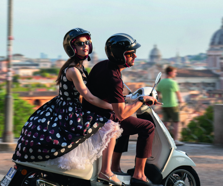 Emily in Paris: Ιστορίες μόδας και το στυλ που δημιούργησε η δημοφιλής τηλεοπτική σειρά